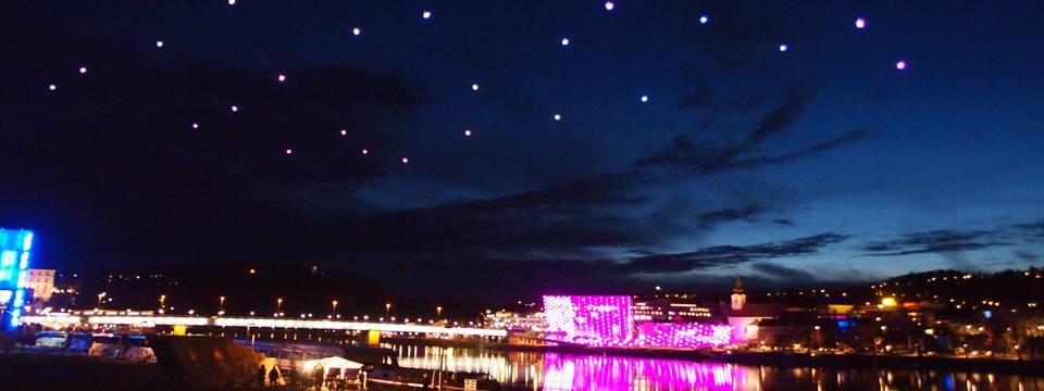Quadrocopters Light Show