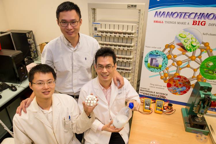 Research team with their invention - Titanium dioxide battery